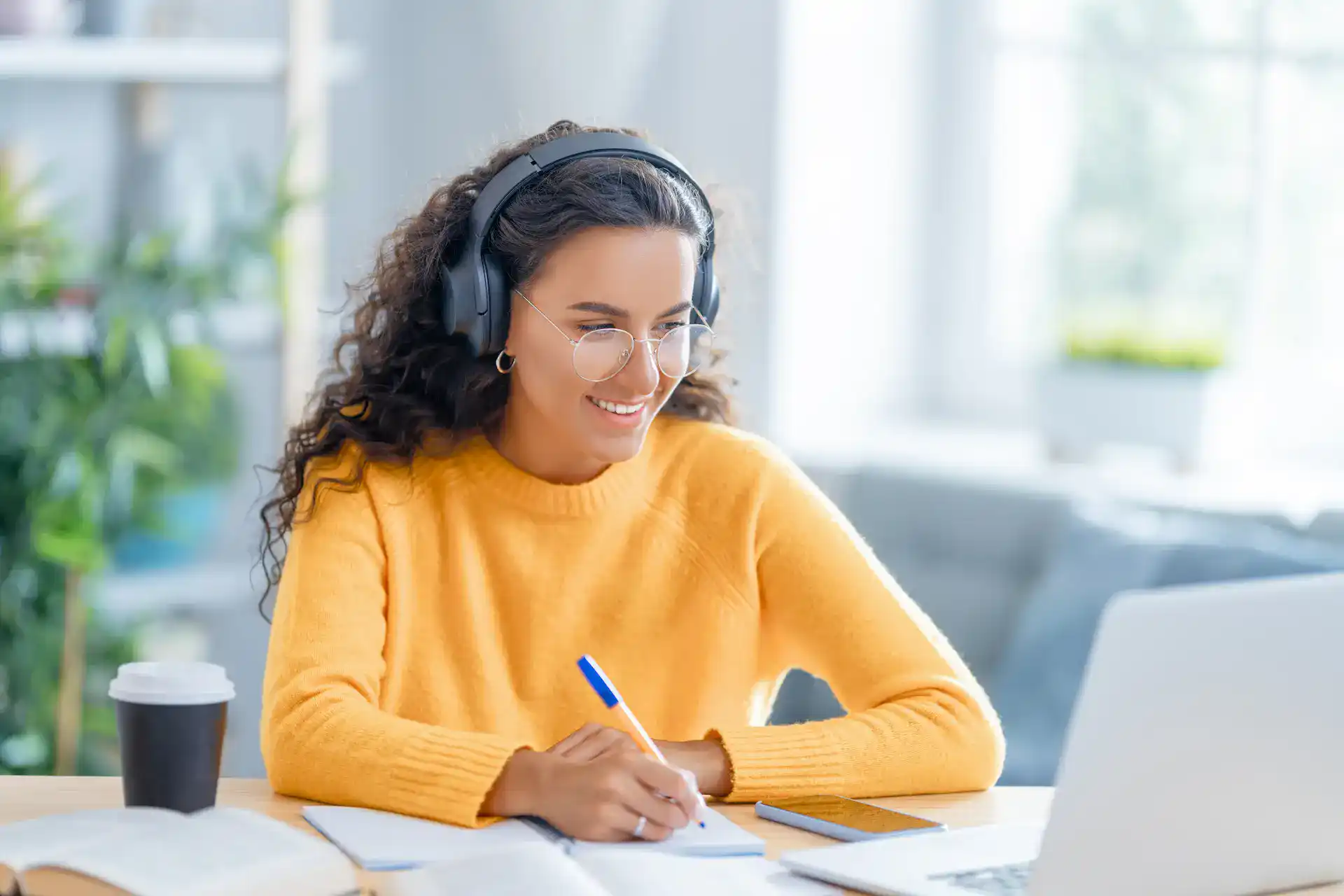 A woman taking online courses as per her learning agenda.